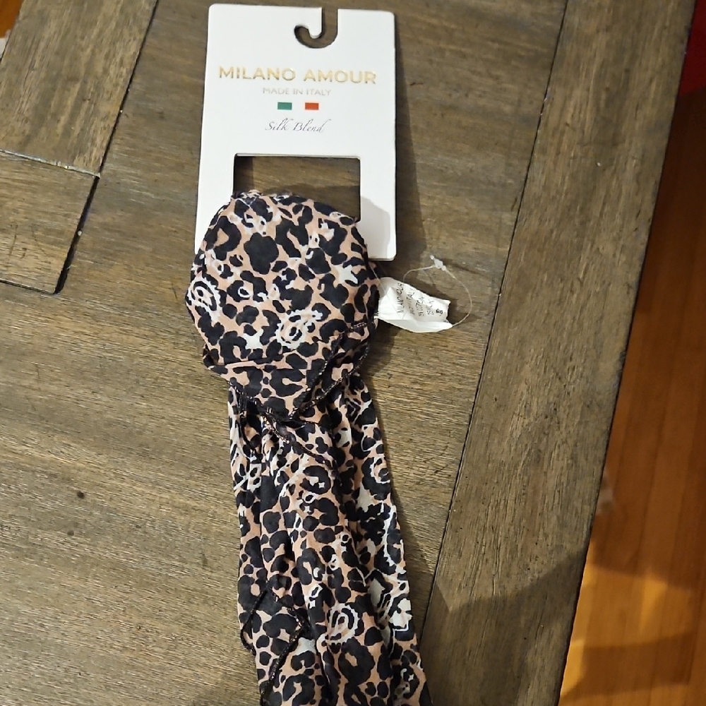 Milano Amour Leopard Print Scarf